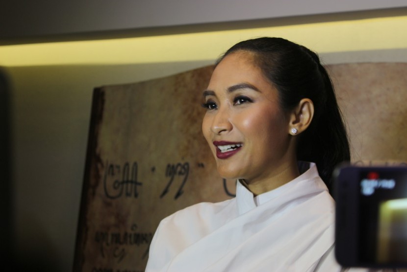 Happy Salma bertindak sebagai produser dari pertunjukan teater 'Rumah Kenangan' (Foto: Happy Salma)