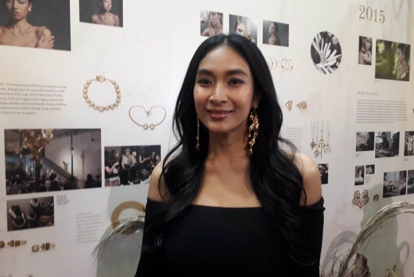 Happy Salma. Setelah absen cukup lama, Happy Salma akan kembali ke dunia teater, tepatnya pada April 2020.