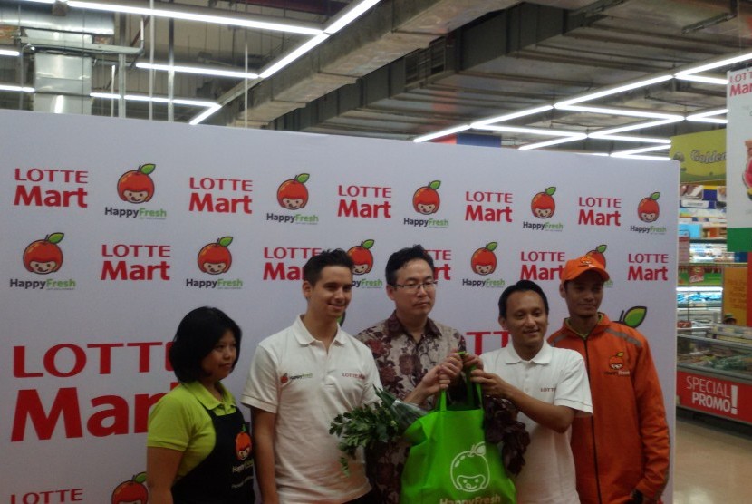 HappyFresh memungkinkan pelanggan memilih berbagai macam bahan makanan segar dan berkualitas terbaik dari supermarket, salah satunya Lotte Mart.