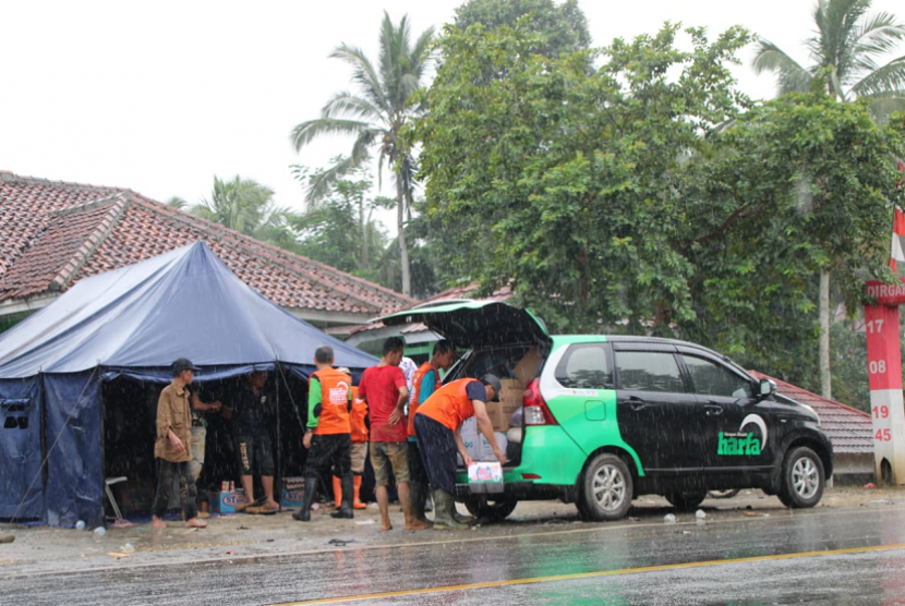 Harfa Rescue Indonesia bantu korban banjir di Lebak, Banten.