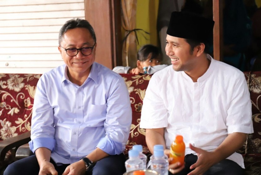 Hari kesepuluh safari politik Ketua Umum DPP PAN (Partai Amanat Nasional) menjelajahi wilayah Mataraman, Jawa Timur ditemani calon Gubernur Jatim, Emil Dardak, Rabu (25/4).