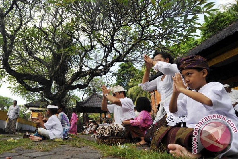 Hari Pagerwesi merupakan rangkaian perayaan Hari Saraswati yaitu hari turunnya ilmu pengetahuan