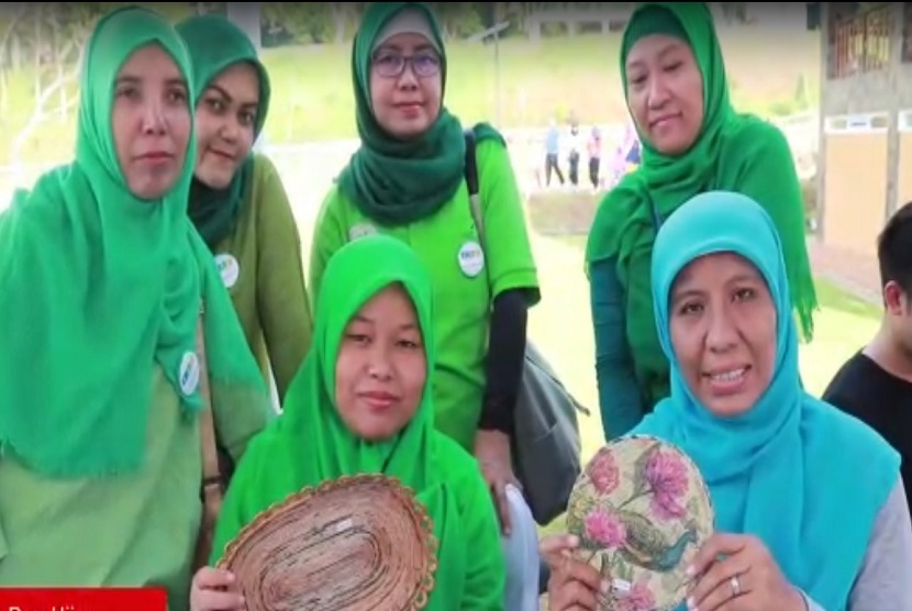 Hari Peduli Sampah Nasional dengan tema  'Selamatkan Bumi dari Plastik' berlangsung di Jaletreng River Park, Serpong, Tangsel. 