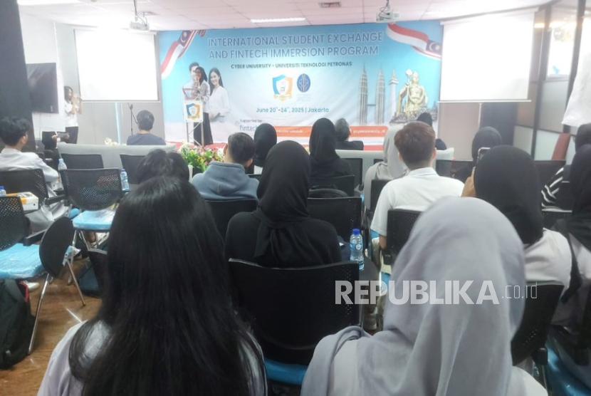 Hari pertama International Student Exchange and Fintech Immersion Program di Cyber University.