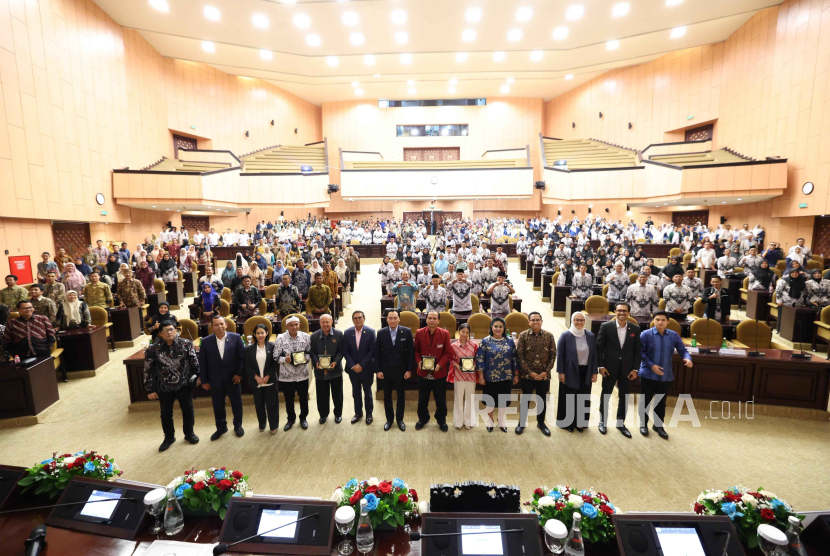 Peringatan Hari Guru Nasional 2025 bertajuk 