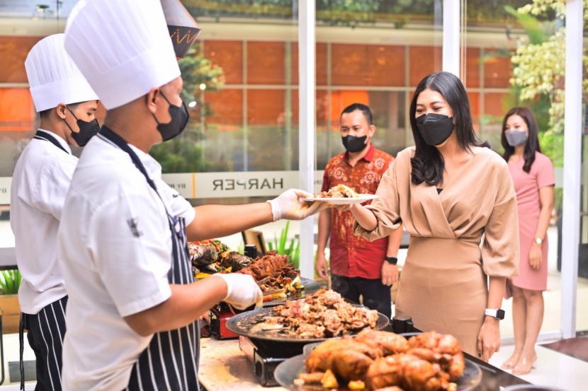 Harper MT Haryono mengajak penikmat kuliner menikmati hidangan all-you-can-eat masakan nusantara dengan tema Indonesia Heritage Cuisine.