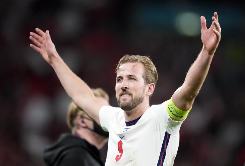 Harry Kane dari Inggris merayakan setelah semifinal UEFA EURO 2020 antara Inggris dan Denmark di London, Inggris, 07 Juli 2021.