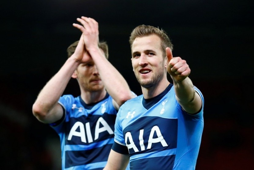 Harry Kane merayakan golnya ke gawang Stoke City.