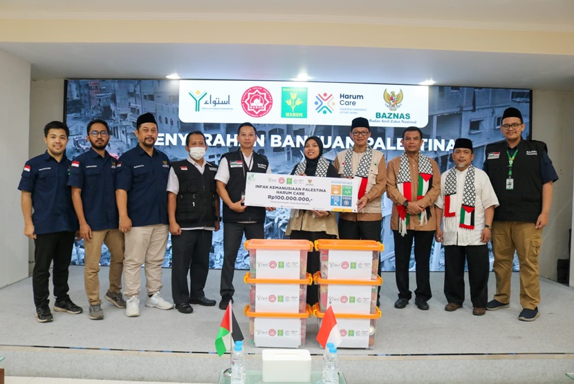 HARUM Care distributes humanitarian income for Palestine amounting to IDR 100 million.