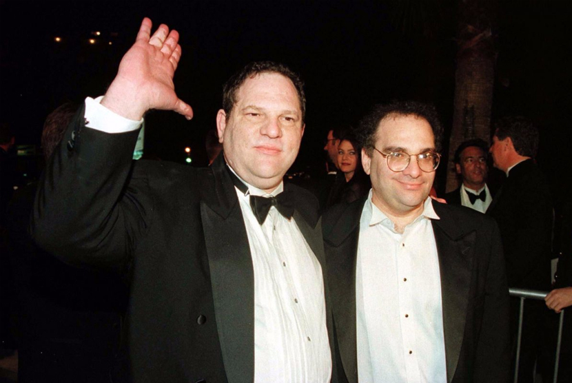 Harvey Weinstein (kiri) dan Bob Weinstein. 