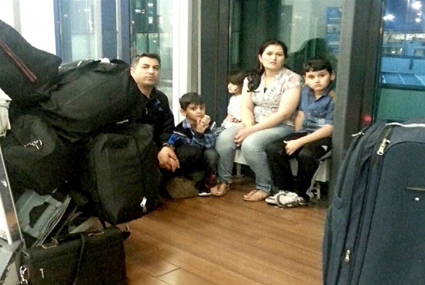 Hasan Abdo Ahmad dan keluarganya dari Irak terperangkap di Bandara Sheremetyevo Moskow.