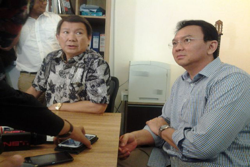  Hashim Djojohadikusumo bersama Basuki Tjahja Purnama (kanan) kunjungi Gerindra Media Center, Jakarta, Rabu (9/4).