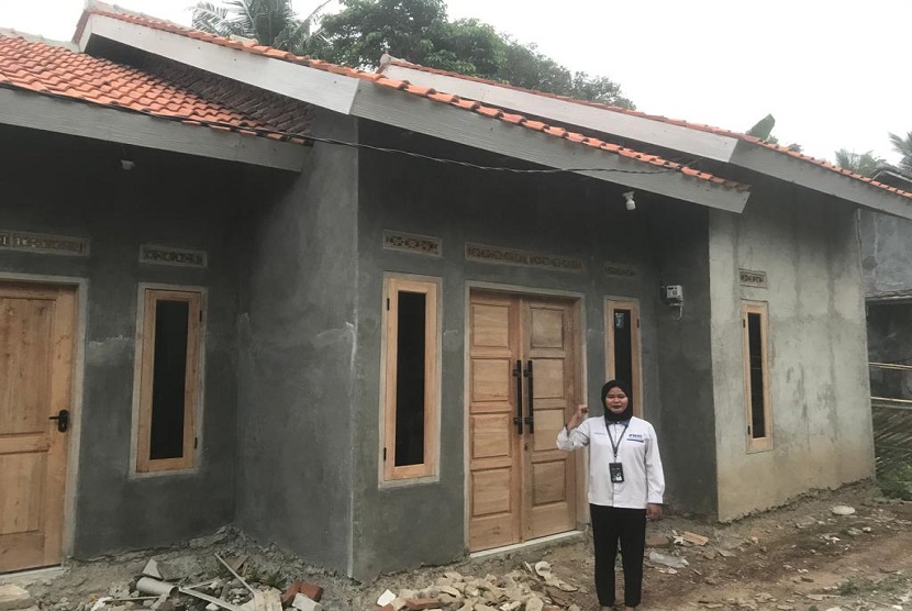 Hasil keuletan Nuni Yulianti menyisihkan uang selama enam tahun membawanya berhasil membangun rumah dari hasil jerih payahnya sendiri.