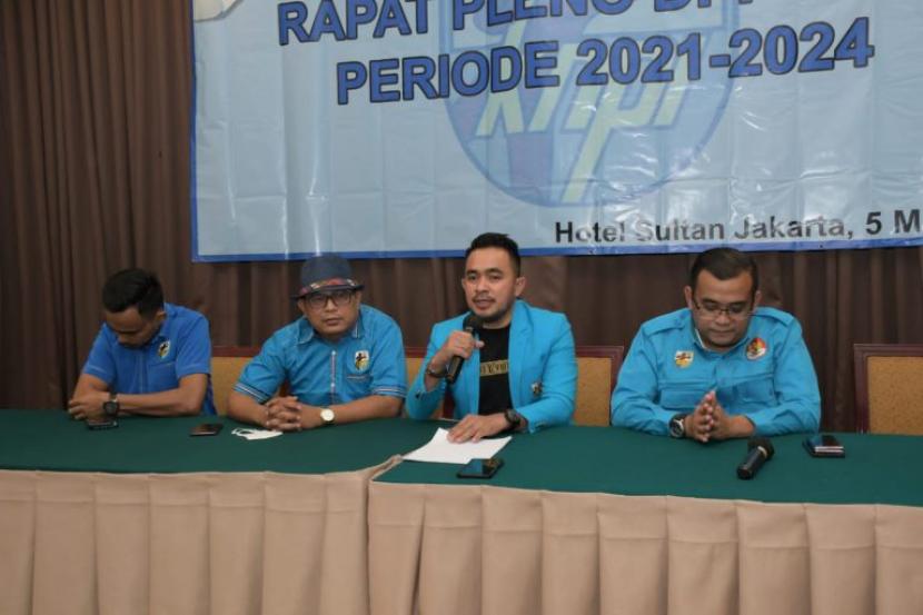 Hasil rapat pleno DPP Komite Nasional Pemuda Indonesia (KNPI) periode 2021-2024, membentuk kepengurusan baru. 