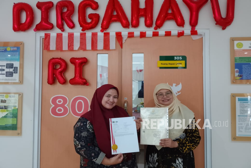 Hasil riset dosen UMJ, Dr Endang Rudiatin M.Si mengenai proses  pembuatan tepung melinjo sebagai bahan olahan pangan mendapatkan paten granted. 