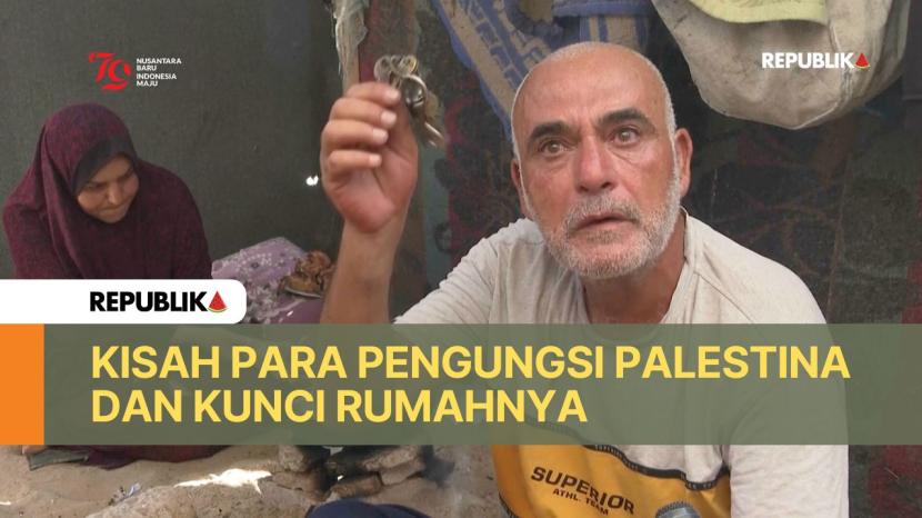 Hassan Nofal, pengungsi Palestina bersama kunci rumahnya.