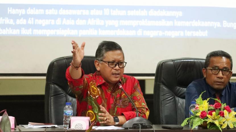 Hasto Kristiyanto dalam kuliah umum dengan tema Geopolitik Soekarno di Universitas Halu Oleo, di Kota Kendari, Sulawesi Tenggara (Sultra), Selasa (6/9/2022) petang.