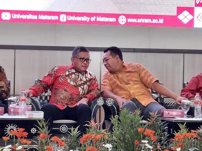 Hasto Kristiyanto saat memberikan Kuliah Umum dengan tema Pemikiran Geopolitik Soekarno dan Relevansinya Terhadap Pertahanan Negara di Universitas Mataram (Unram), NTB, Kamis (16/9/2022).
