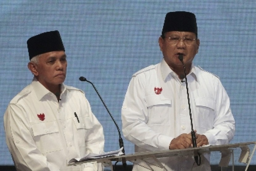Hatta Rajasa (kiri) dan Prabowo Subianto