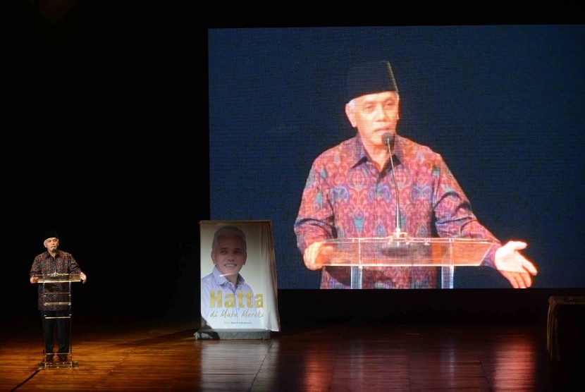 Hatta Rajasa memberikan sambutannya saat peluncuran buku biografi dirinya yang berjudul 
