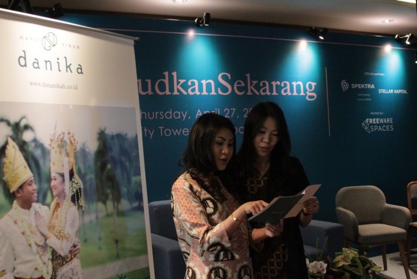 Head of Marketing Spektra, Muliana Widjaja (kanan) dan Chief Executive Officer Danika Caroline Muliawan saat peluncuran meluncurkan produk pembiayaan pernikahan, Kamis (27/4).  
