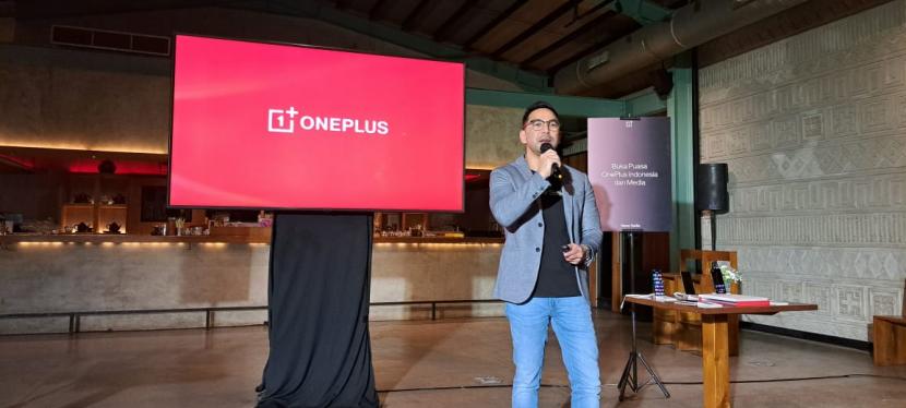  Pembuat ponsel pintar Cina OnePlus menawarkan pembaruan Android 14 beta pada ponsel pintar andalannya, yakni OnePlus 11. Ponsel pintar OnePlus 11 adalah ponsel pintar Android non-Google pertama yang mendapatkan pembaruan Android 14 beta.