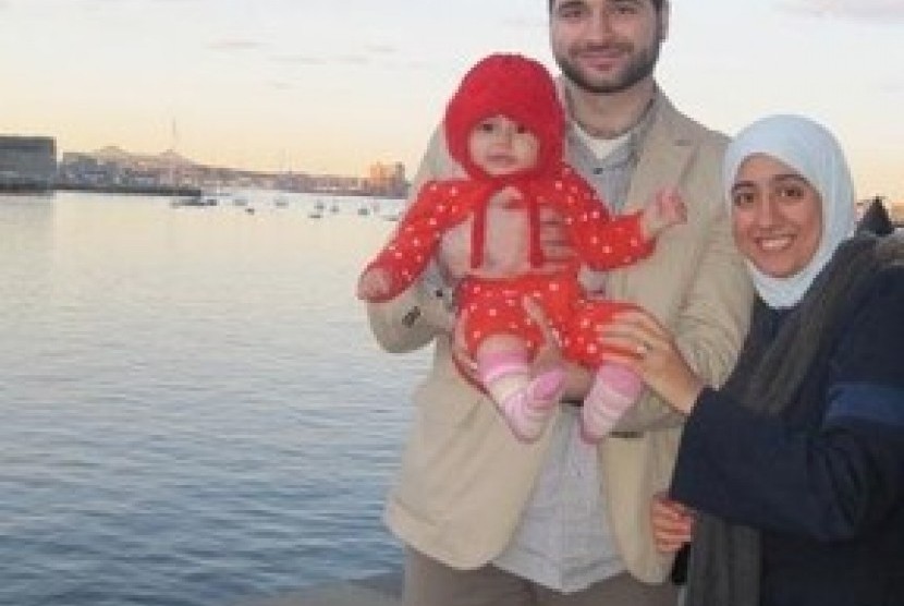Heba Abolaba bersama suami dan anaknya
