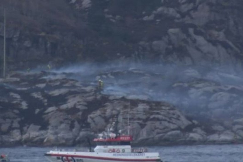 Helikopter 22L EC Super Puma jatuh di Bergen, Norwegia Barat, Jumat (30/4). Akibat kecelakaan ini 13 tewas.
