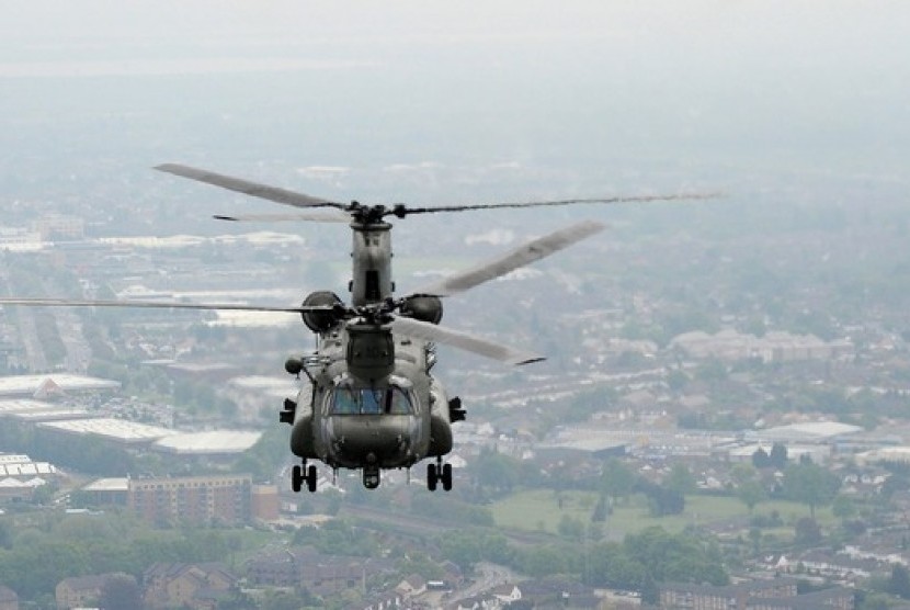 Helikopter angkut Chinook.