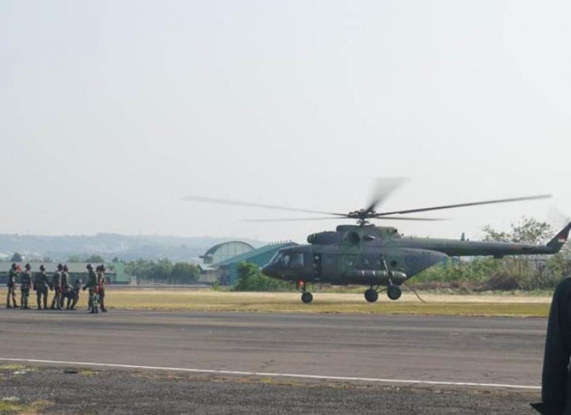 Helikopter Mi-17 di Skadron Udara 31/Amur Yudha Cakti Pusat Penerbangan AD (Puspenerbad) Lanumad Ahmad Yani, Semarang.