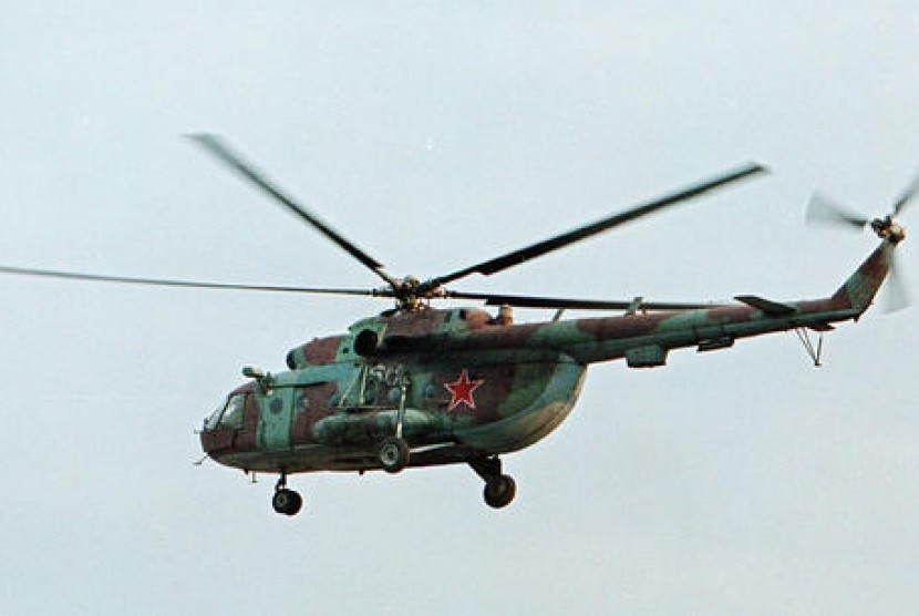 Berkuasanya Taliban di Afghanistan mendorong sejumlah negara di sekitarnya memperkuat militer mereka. Tampak helikopter Mi-8 milik Rusia.