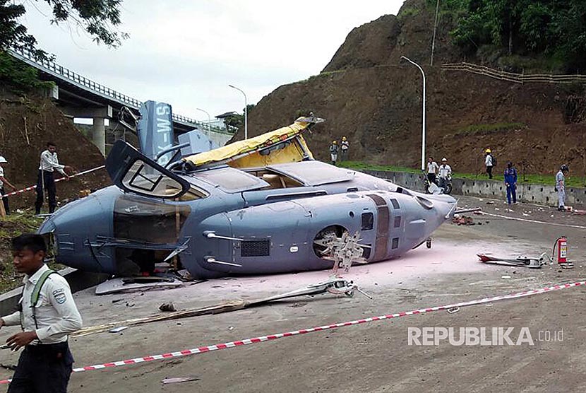 Helikopter milik PT Indonesia Morowali Industrial Park (IMIP) yang jatuh di Morowali.