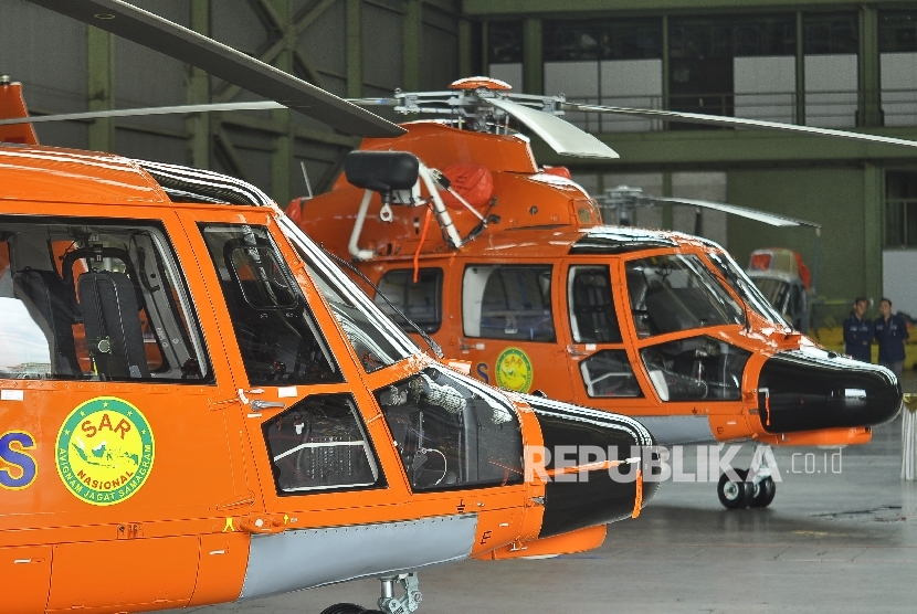 [ilustrasi] Helikopter SAR medium class AS365 N3+ Dauphin sebanyak dua unit terparkir di Hanggar Rotary Wing PTDI.
