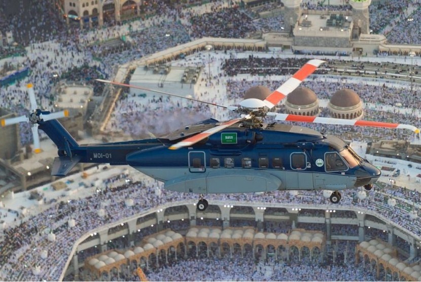 Helikopter terus mengawasai kawasan udara Makkah yang dipenuhi jamaah umroh di 10 hari terakhir Ramadhan.