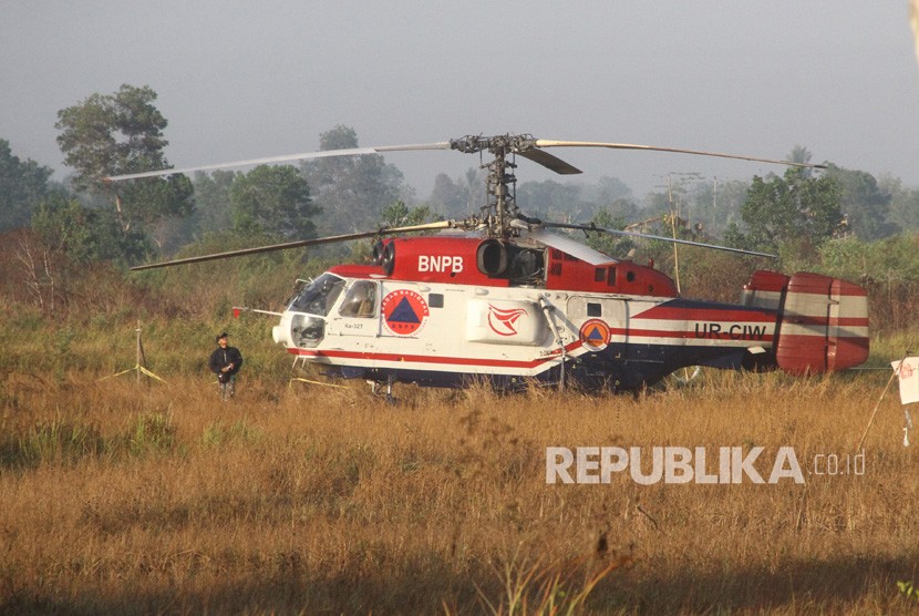 Helikopter water bombing milik BNPB (ilustrasi)