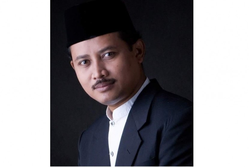 Helmi Hidayat, Dosen UIN Syarif  Hidayatullah Jakarta
