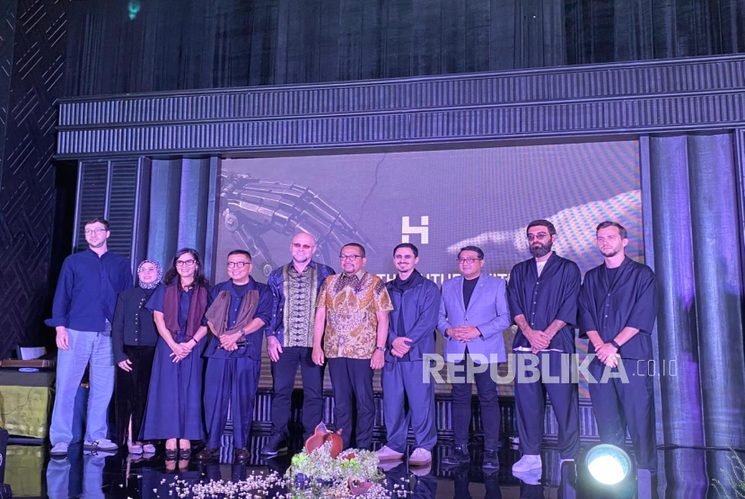 Helmy Yahya resmi meluncurkan platform pelatihan konten berbasis AI Hugency Academy Indonesia, di Jakarta, Rabu (19/11/2025).