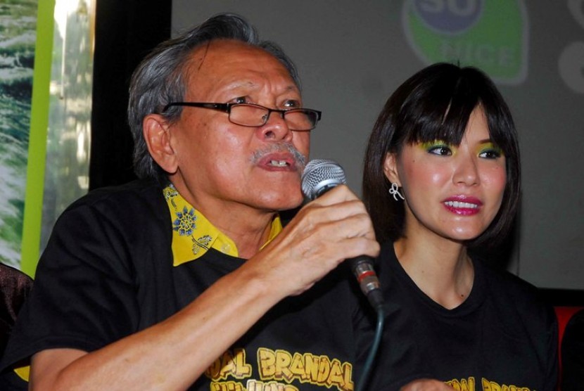  Hengky Solaiman (kiri) dan Olga Lidya saat peluncuran film Brandal Brandal Ciliwung di Jakarta, Rabu (25/7)