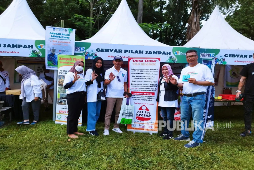 Hermawan dalam acara gebyar pilah sampah.