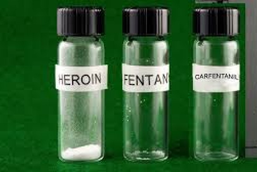 Heroin, Carfentanil dan Fentanil. Departemen Kehakiman untuk pertama kalinya mendakwa perusahaan dan karyawan yang berbasis di Cina, karena memasok bahan kimia yang diperlukan untuk membuat fentanil.
