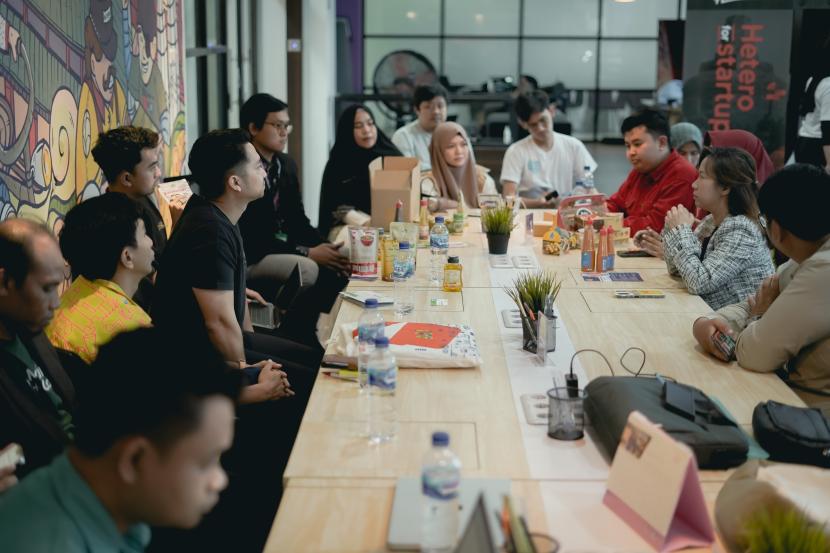 Hetero for Startup Season 3, sebuah gerakan pemberdayaan kewirausahaan sebagai wadah untuk membantu para wirausaha untuk mengakselerasi bisnisnya, sukses digelar di Kota Semarang, Jawa Tengah. Sebanyak 35 peserta terpilih atau finalis asal berbagai provinsi di Indonesia yang mengikuti program tersebut mengaku mendapat banyak pelajaran berharga setelah mengikuti acara tahunan ini. 