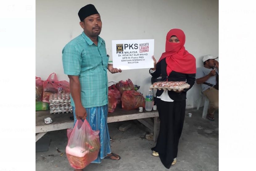 Hidayat Nur Wahid melalui relawan HNW dan PKS memberikan kepedulian bantuan kepada TKI/PMI (Pekerja Migran Indonesia)yang menghadapi kesulitan hidup. 