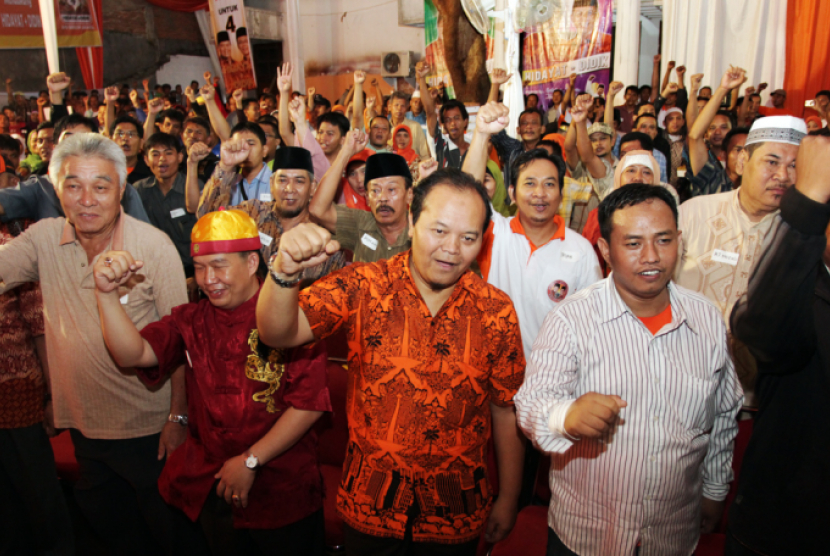 Hidayat Nur Wahid Melantik sekitar 500 relawan yang tergabung dalam Rumah Relawan Hidayat di Hidayat Center, Warung Jati, Jakarta, Rabu (13/6).