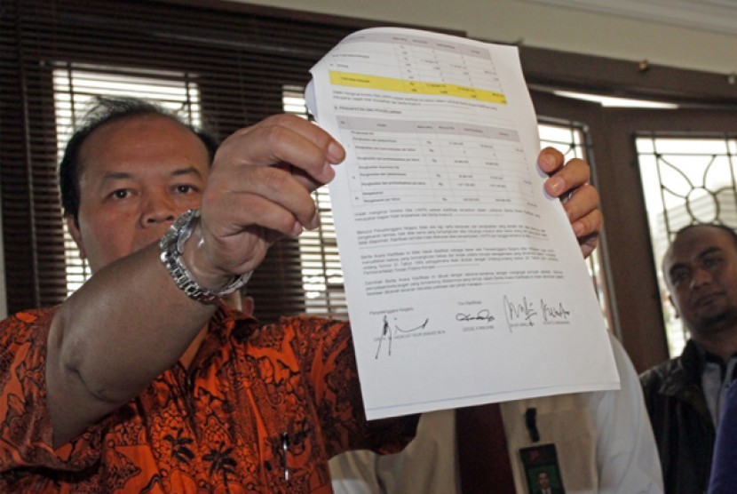 Hidayat Nur Wahid mendapat kunjungan dari TIM KPK guna memverifikasi harta kekayaan sebagai syarat cagub DKI Jakarta, Selasa (12/6) di kediaman Jl Kemang Selatan IV nomor 79 D.