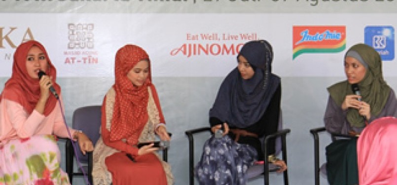 Hijabres Community dari (kiri ke kanan) Dian Pelangi, Ghaidah Tsuraya, dan Fitri Aulia 