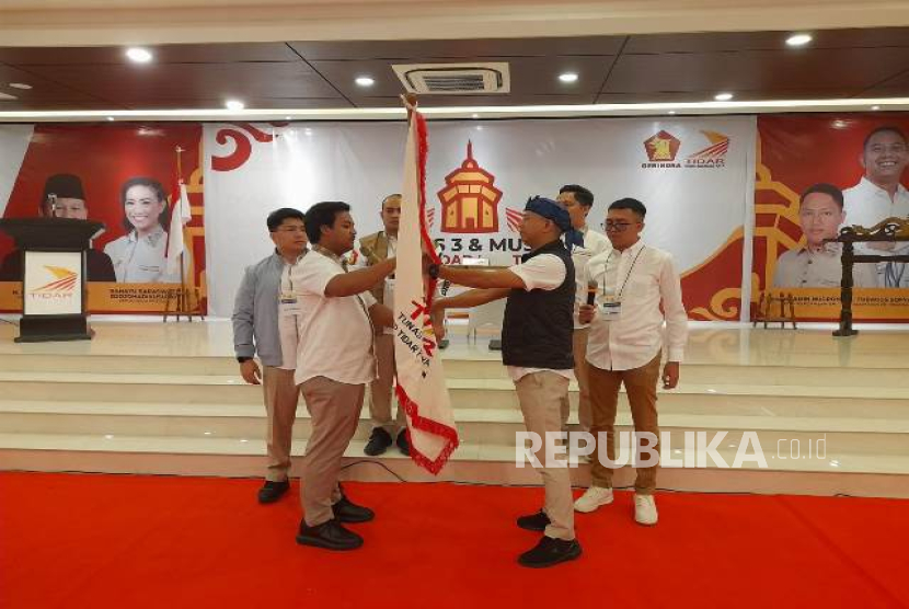 Hijaz Putra J Mahesa secara resmi memimpin organisasi sayap Partai Gerindra, Pengurus Daerah (PD)Tunas Indonesia Raya (TIDAR) Provinsi Banten periode 2025 - 2030.