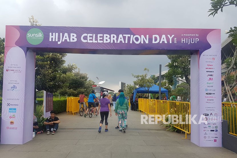 HijUp dukung World Hijab Day dengan menyelenggarakan 'Hijab Celebration Day 2018' di Bintaro Jaya Xchange, Jakarta Selatan, Minggu (11/2). 