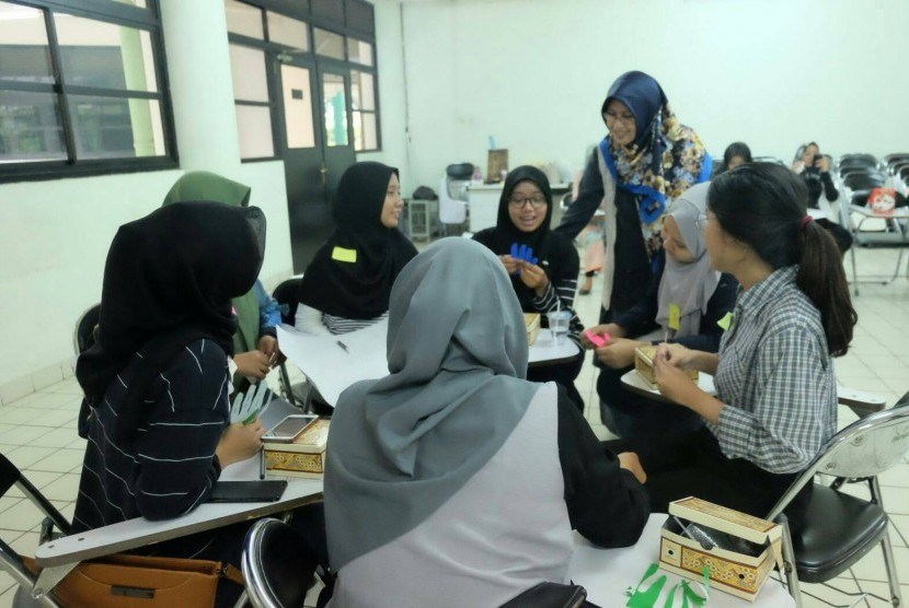 Himpunan Mahasiswa Ilmu Keluarga dan Konsumen (Himaiko) Institut Pertanian Bogor (IPB)  menyelenggarakan pelatihan softskill dengan judul Let’s Learn How To Be A Conselor (17/03) di Kampus IPB Dramaga.