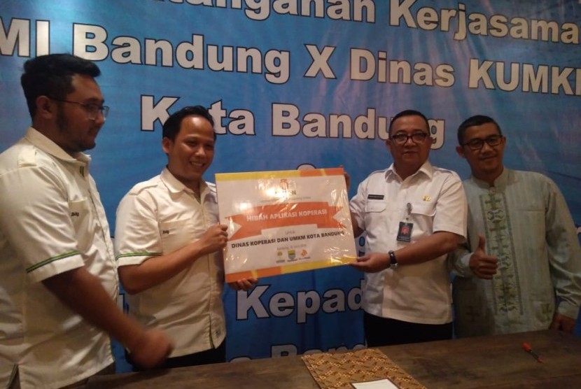 Himpunan Pengusaha Muda Indonesia (Hipmi) Kota Bandung membuat aplikasi LEMON. Aplikasi ini untuk memudahkan dan menyejahterakan anggota Koperasi di Bandung.