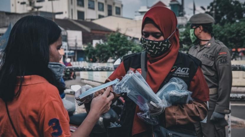 Hingga akhir April, Aksi Cepat Tanggap (ACT) merilis jumlah aksinya yang telah menjangkau lebih dari juta penerima manfaat melalui berbagai aksi penanganan dampak Covid-19. 